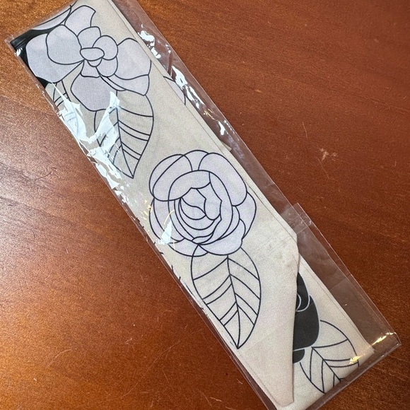 New Camellia Satin Skinny Scarf Twilly - Picture 2 of 2